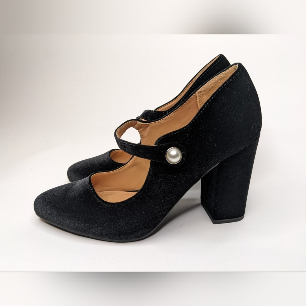 Lauren Conrad Ameliaa Black Velvet Mary Jane Pump Size 7